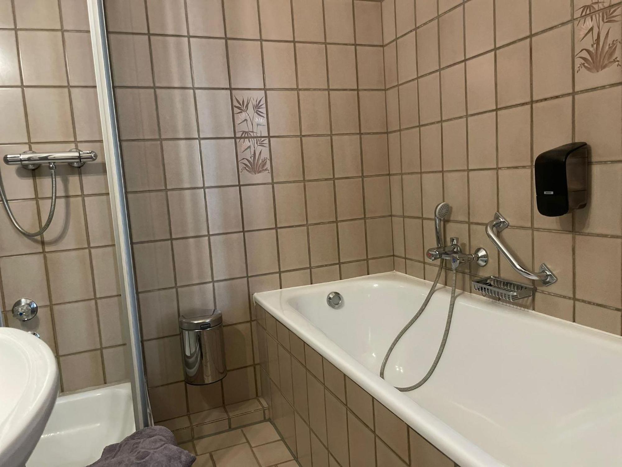 Garni Hotel Hof Zum آهاوس المظهر الخارجي الصورة