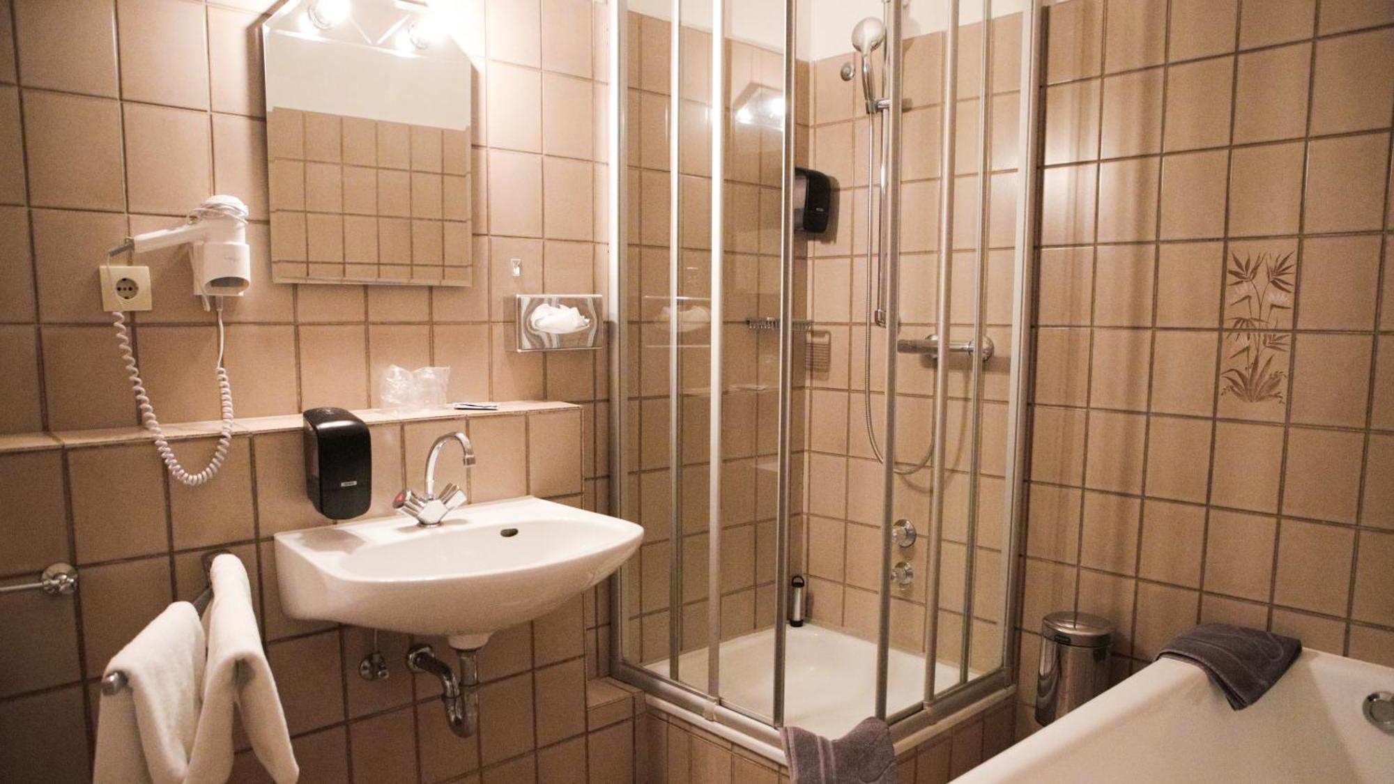 Garni Hotel Hof Zum آهاوس المظهر الخارجي الصورة