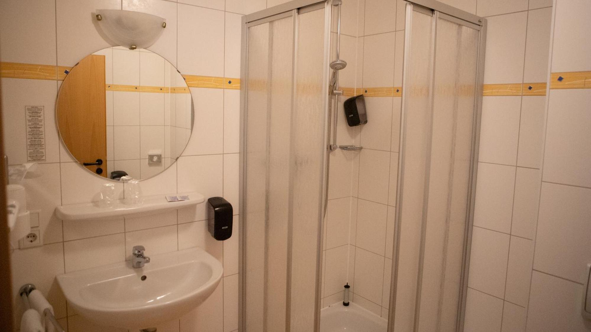 Garni Hotel Hof Zum آهاوس المظهر الخارجي الصورة